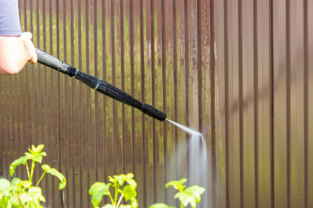 fence mounted washing line