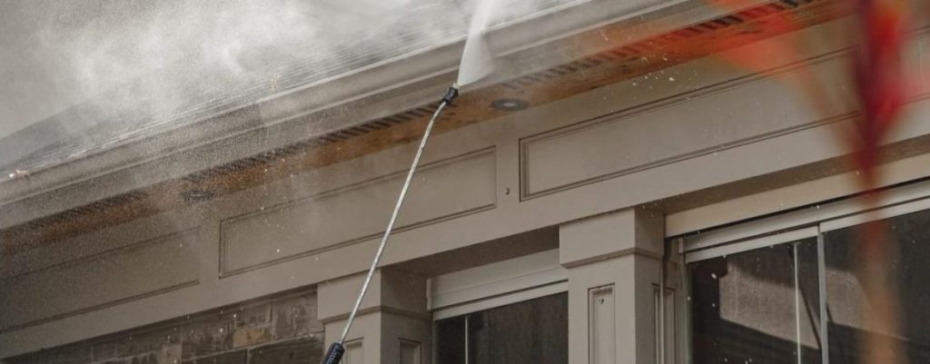 Top Reasons to Clean Your Eavestroughs