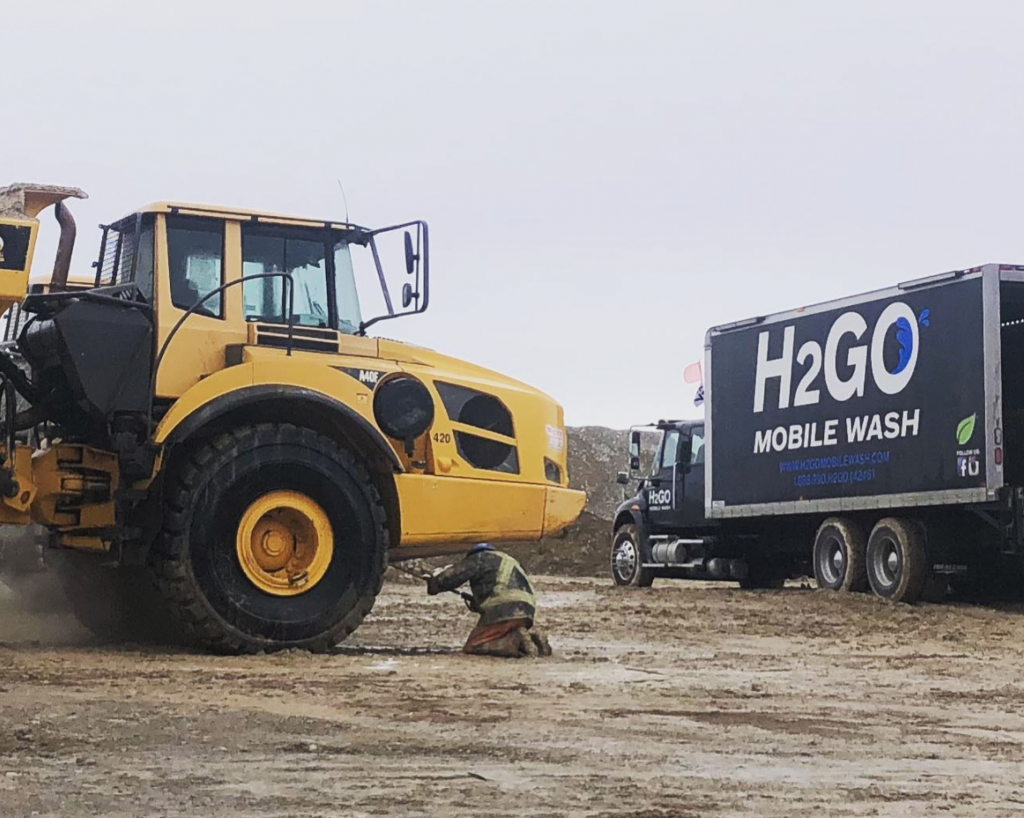 The Power of Hot Water for Heavy Construction Fleet Cleaning